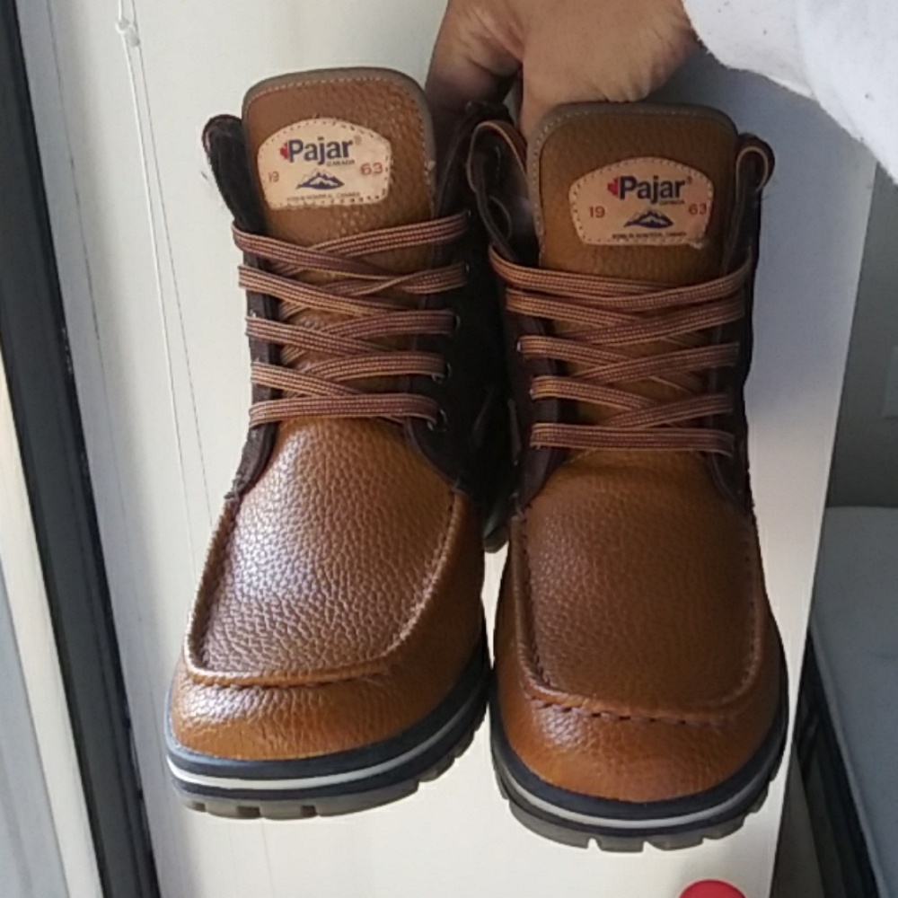 Nwot never worn Pajar boots